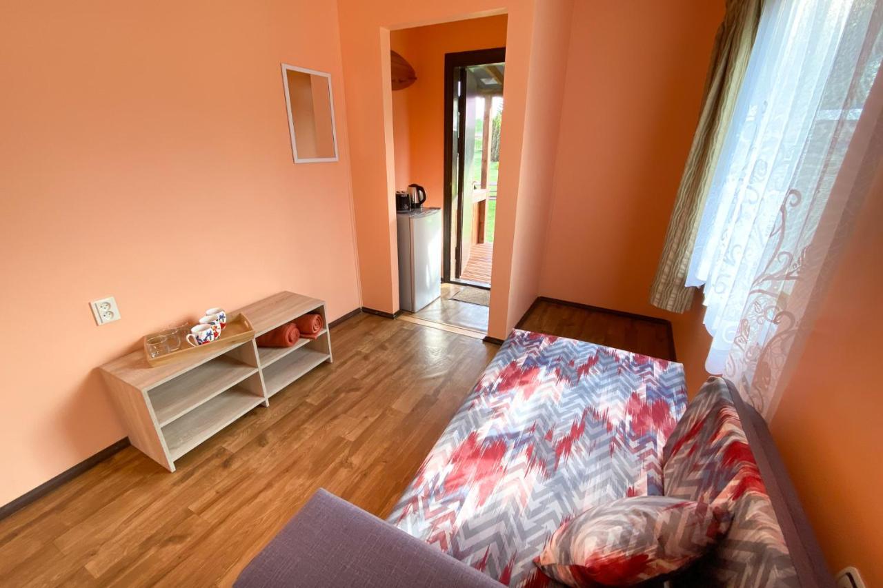 Ergli Hotel Bernati Bagian luar foto